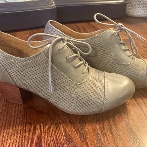 Brand: Comfortiva Pillowtop Memory Foam. Size 9. Color: Olive Green.